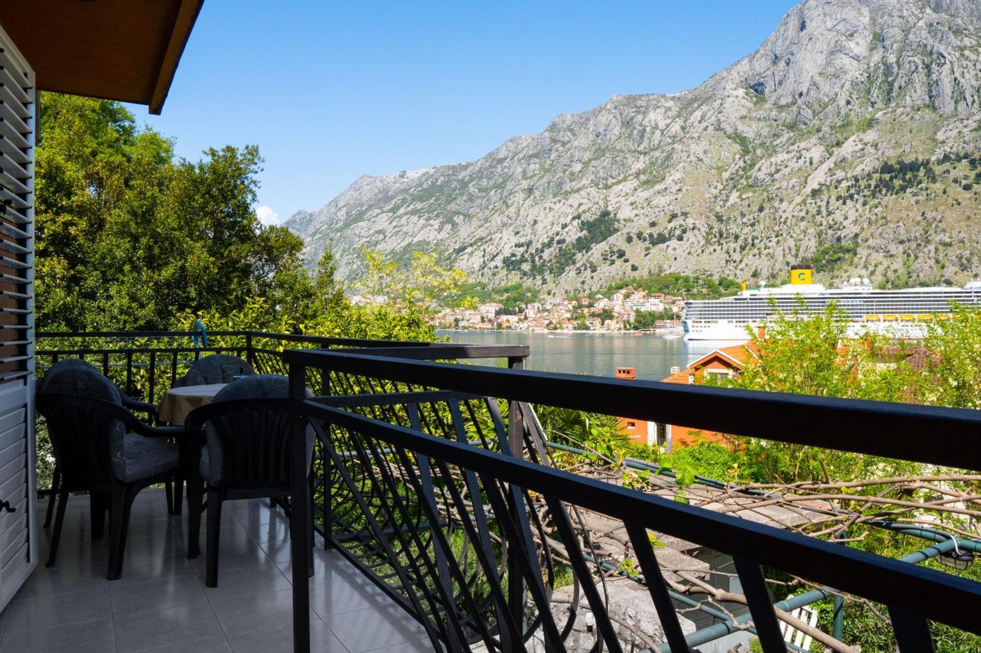 M&B Apartment Kotor Eksteriør bilde